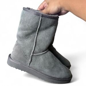 🤍 UGG Australia Classic Short II Boots – Grey Sheepskin